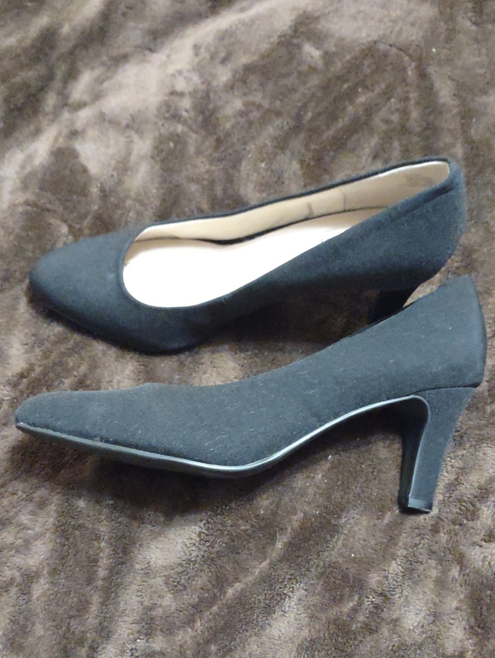 NWOT Kelly & Katie Black Fabric Heels Size 7